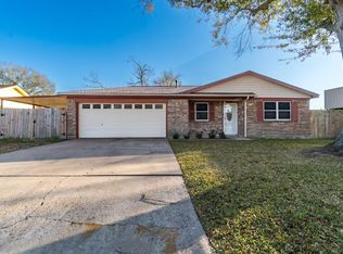 513 Catalpa St, Angleton, TX 77515
