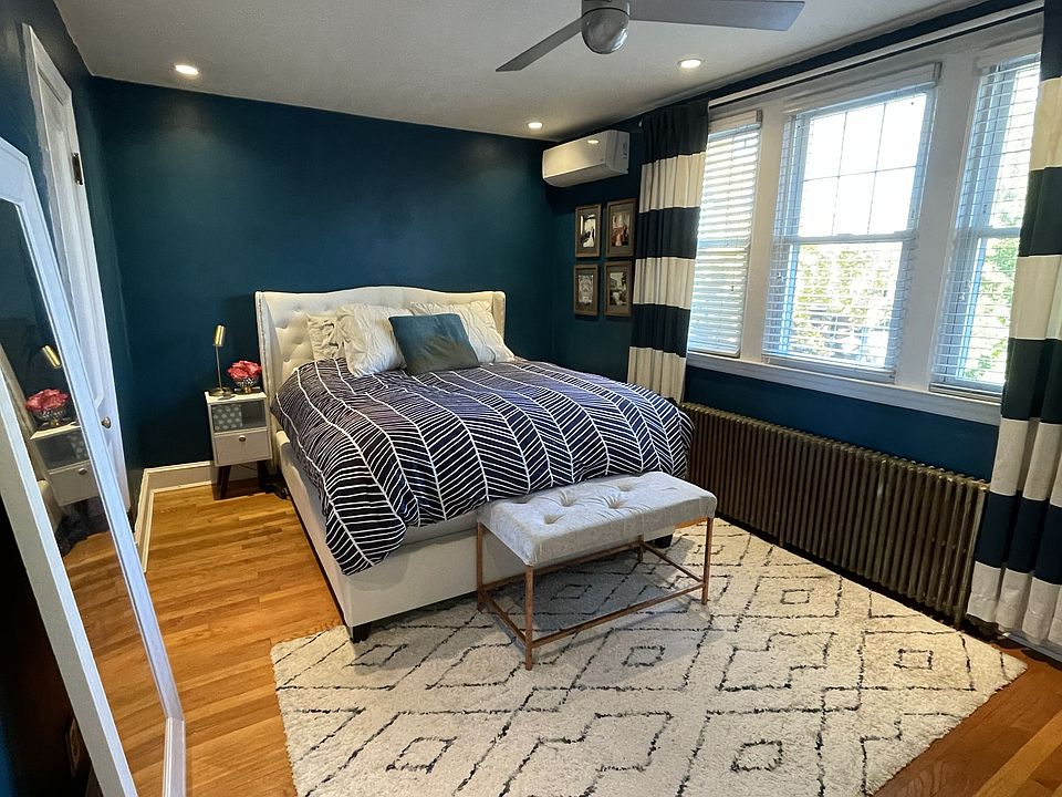 1st image of 1833 Burke St SE