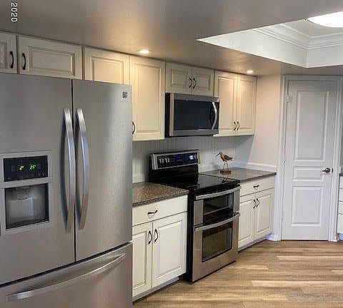 3rd image of 8700 Ridgewood Ave #309