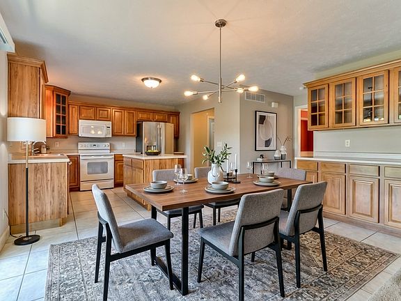 5th image of 2515 Saint Andrews Rd