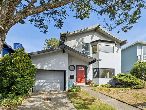 3rd image of 371 Inverness Drive
