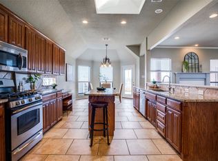 11100 Silver Horn Dr, Fort Worth, TX 76108