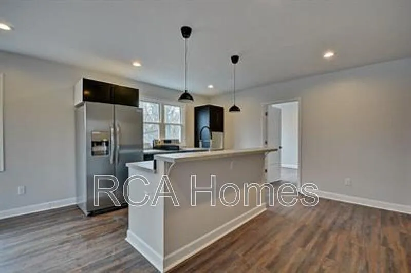 2 bed, 2.0 bath, 1100 sqft, $1,450 — Photo 2