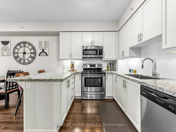 24 Woodstream Blvd #808, Vaughan, ON L4L 8C4