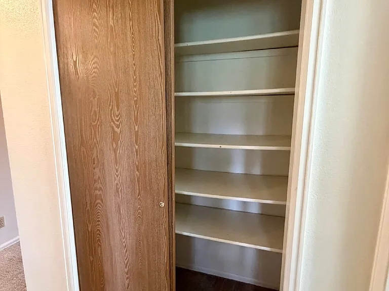 2 bed, 1.0 bath, 969 sqft, $1,350 — Photo 14