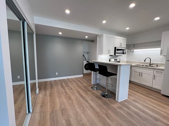 3rd image of 1666 Stoddard Ave #1/2
