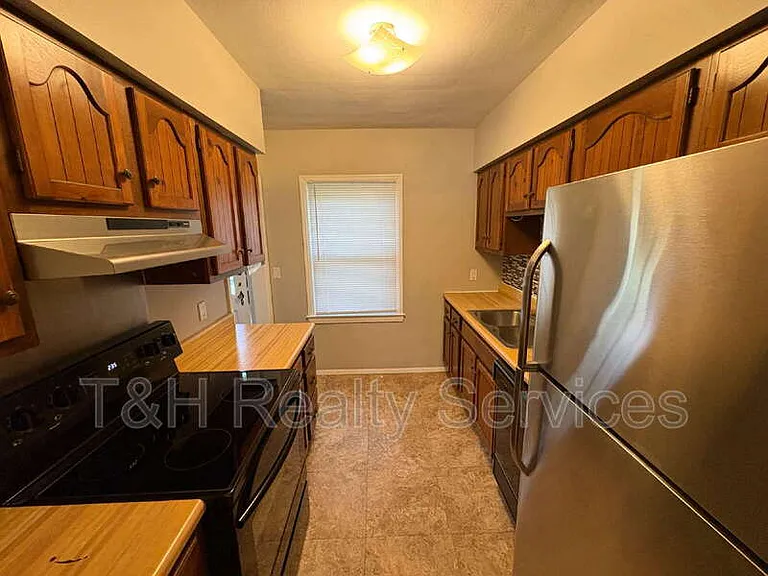 5302 E Saint Joseph St — Photo 4