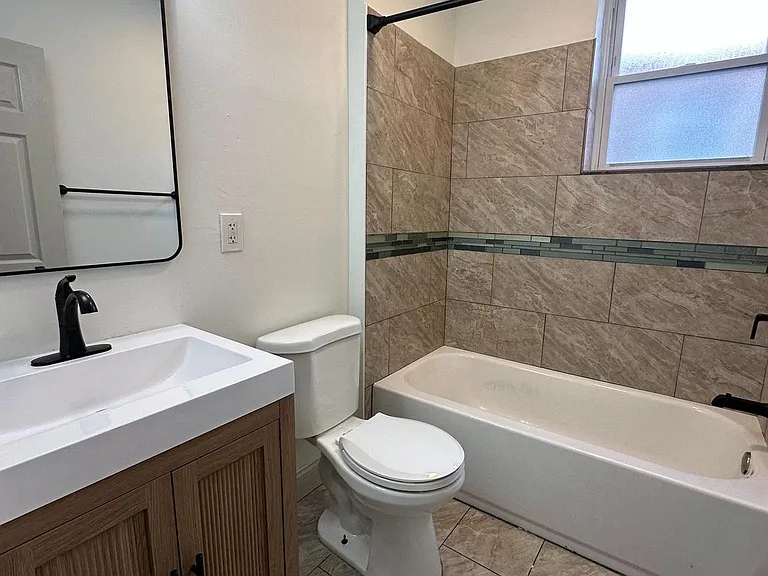 279 S Alden St — Photo 6