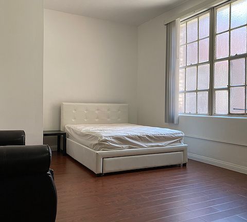 4th image of 1030 E Green St #23A