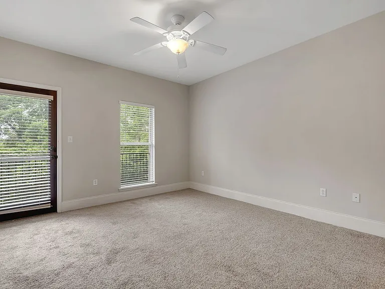 382 E Bradford Rd — Photo 19