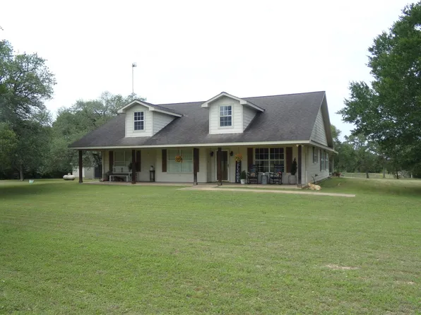 1015 Coy Rd, Weimar, TX 78962