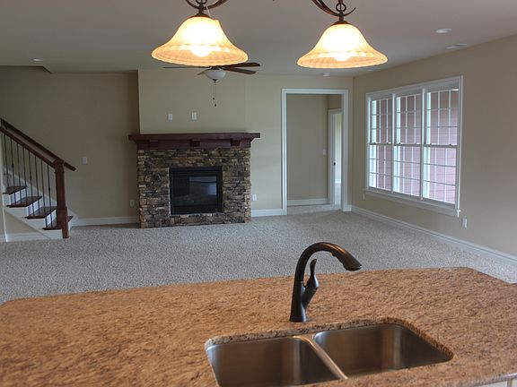 4th image of 210 Arlington Pl