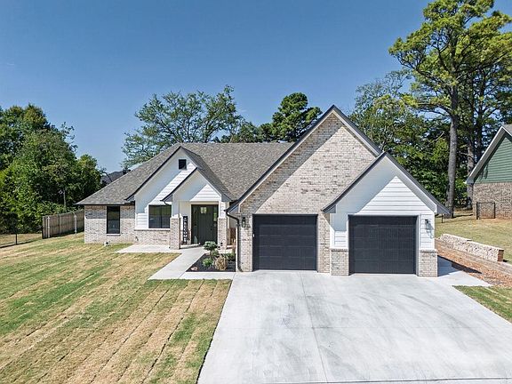 2nd image of 1804 Larkin Ln