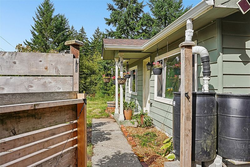 3rd image of 6605 Sidney Road SW
