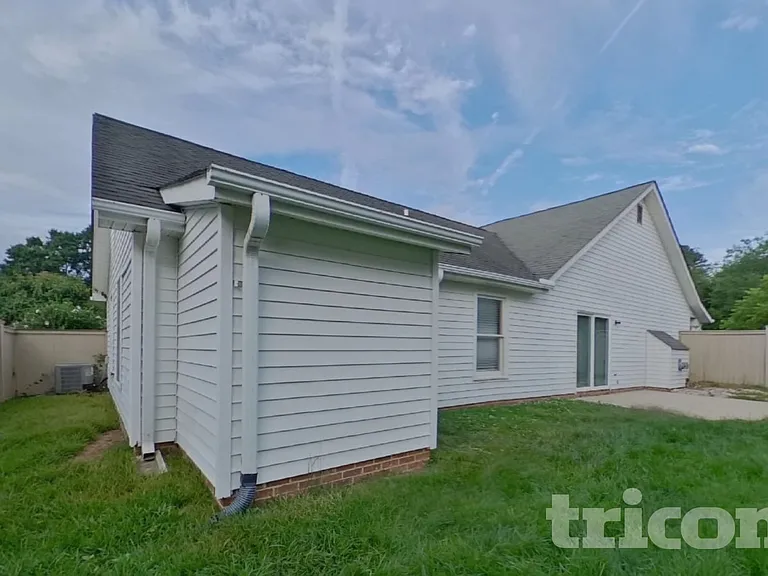 113 Cobblestone Ct — Photo 17