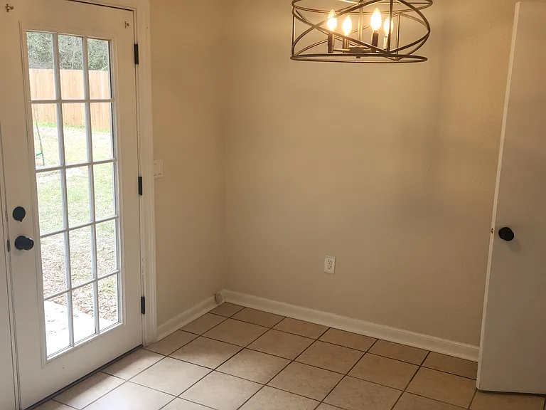 205 Harbor Dr — Photo 10