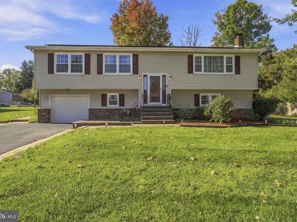5 Michelle Ct, Ewing, NJ 08628