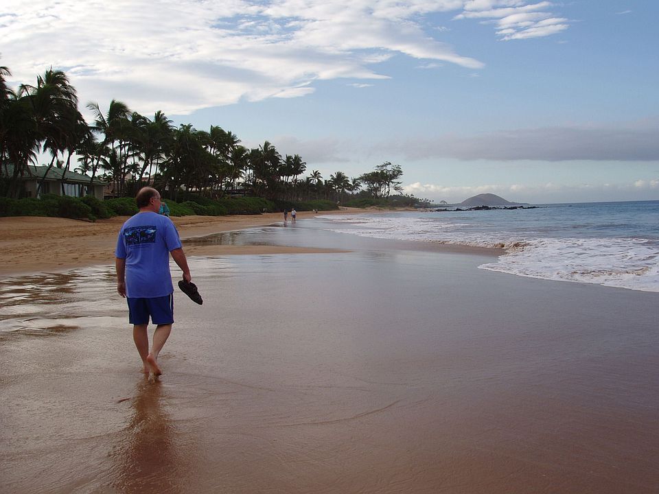 Keawakapu Beach across the street
