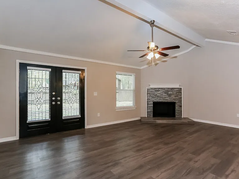 16310 Ulysses St — Photo 4