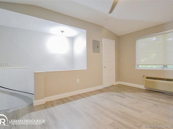 3rd image of 1455 Euclid Ave