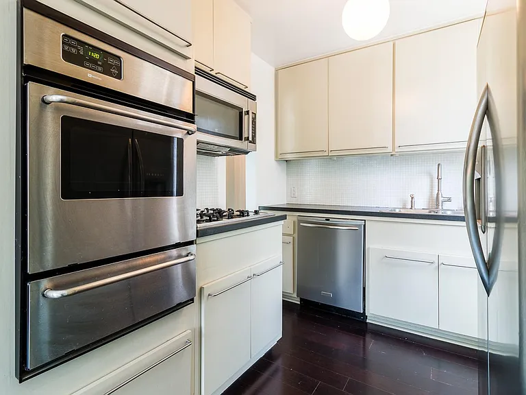 8421 Clinton St #101 — Photo 8