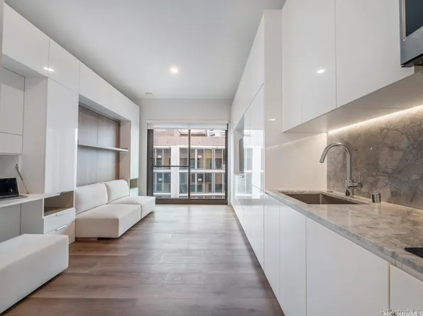 987 Queen St #721, Honolulu, HI 96814