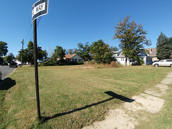 2nd image of 1 Dresser Ave