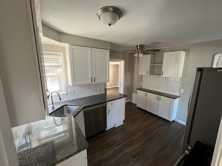 3027 Torrington Ave — Photo 4