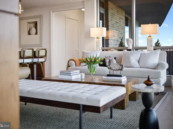 2001 15th St N APT 1204, Arlington, VA 22201