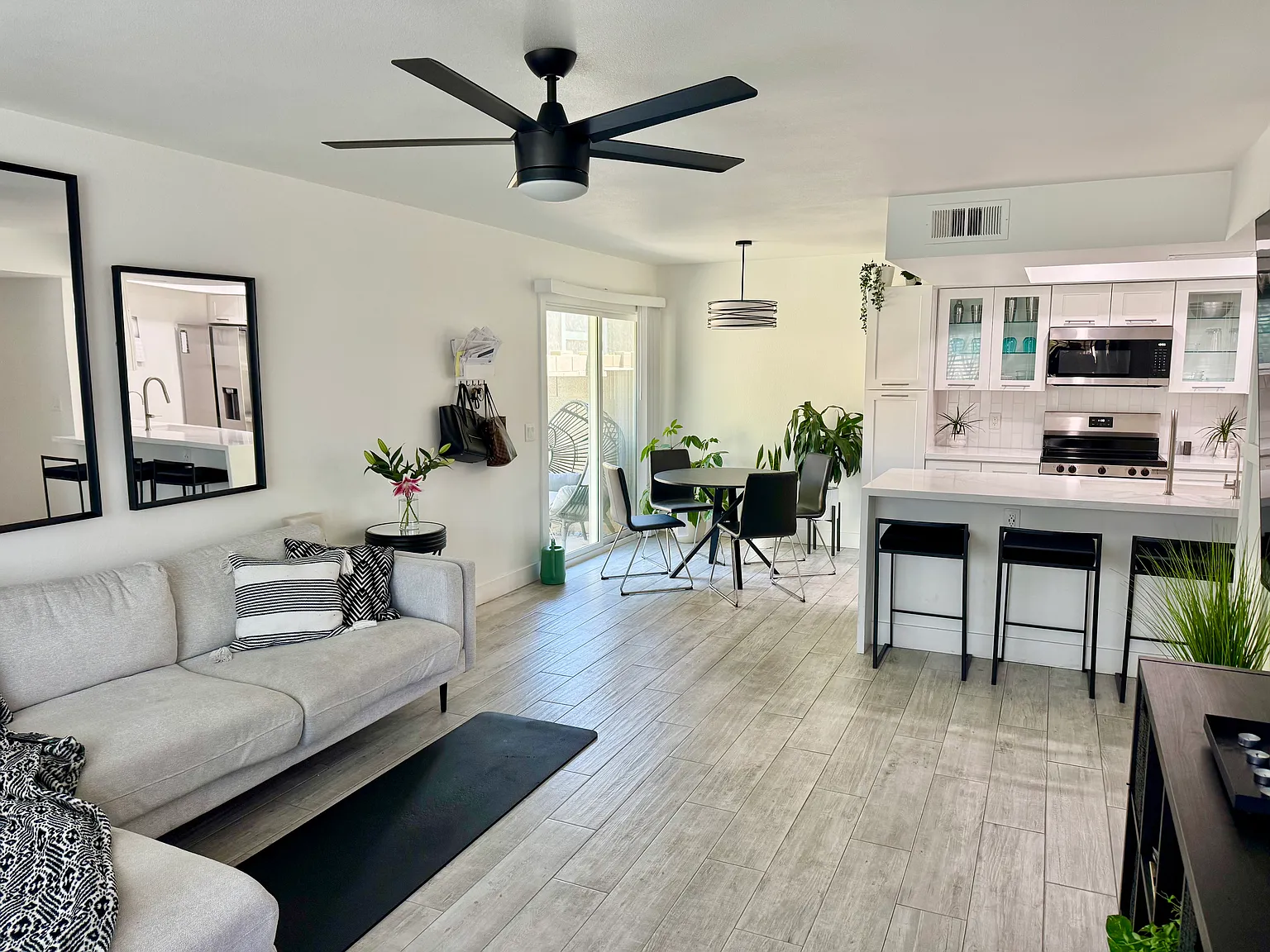 3 bed, 1107 sqft, $2,395 — Photo 4