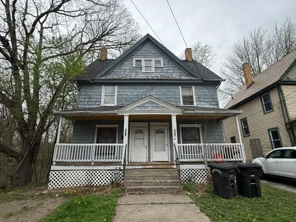 121 Neufer Ct, Elyria, OH 44035