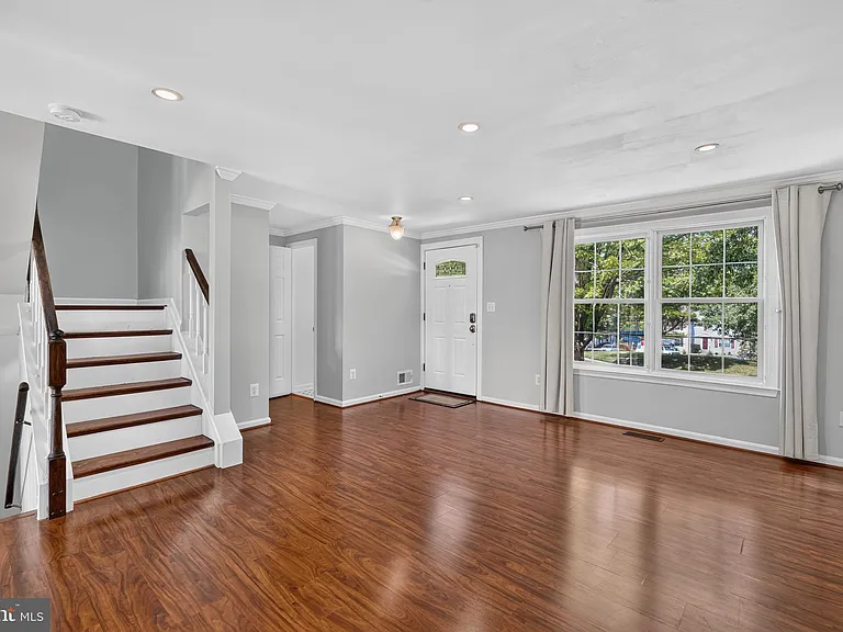 6453 Linleigh Way — Photo 5