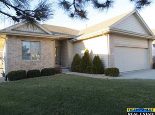 7916 Kona Cir, Papillion, NE 68046