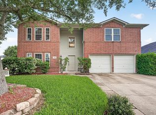 10634 Redwood Dr, Baytown, TX 77523