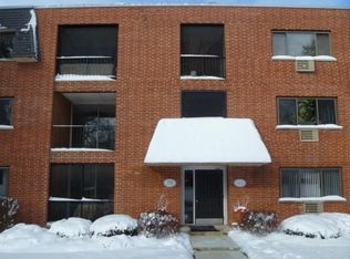 230 Duane St APT 2F, Glen Ellyn, IL 60137