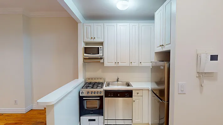 Rented by AZ REALTY NYC LLC | media 5