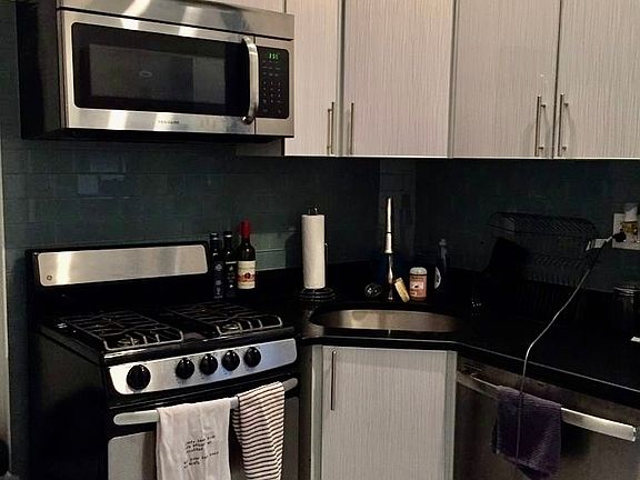 4th image of 190 E 2nd St APT 9