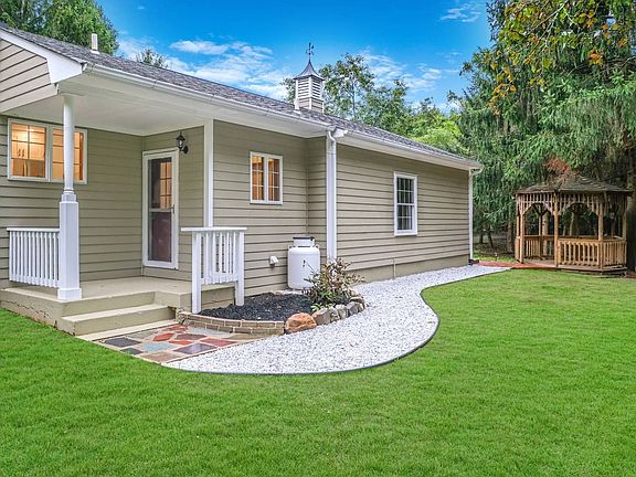 2nd image of 470 Moores Ln
