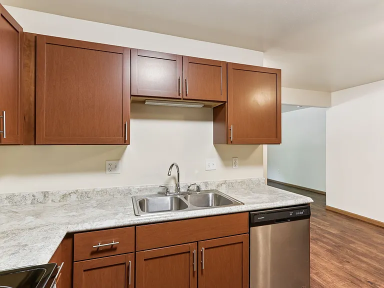 Woodfield Heights Apartments — Photo 11