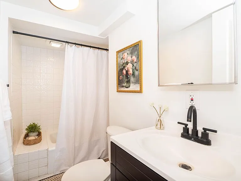 889 N 900 W — Photo 16