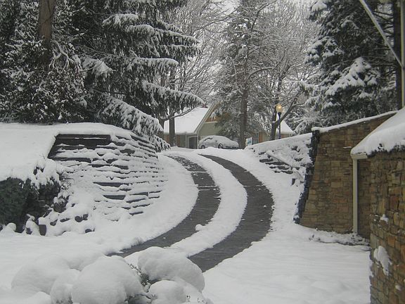 heated drive to lower garage