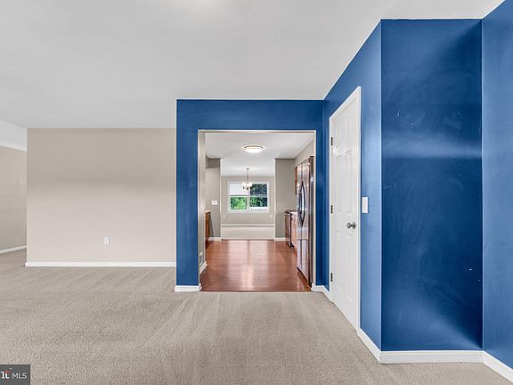 5th image of 10696 Moore Dr