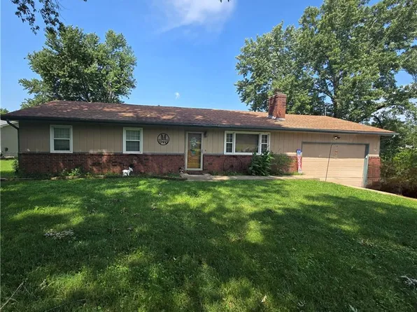 108 Hoover St, Pomona, KS 66076