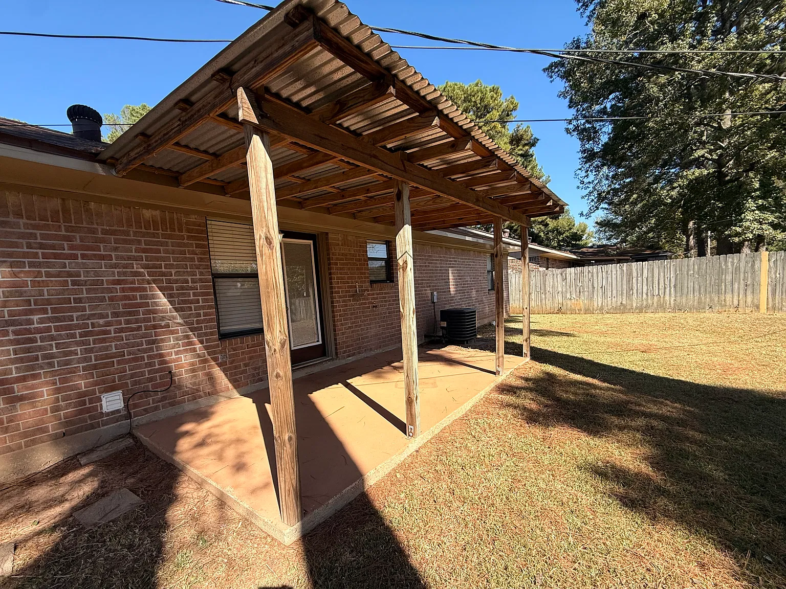 3 bed, 1100 sqft, $1,300 — Photo 2