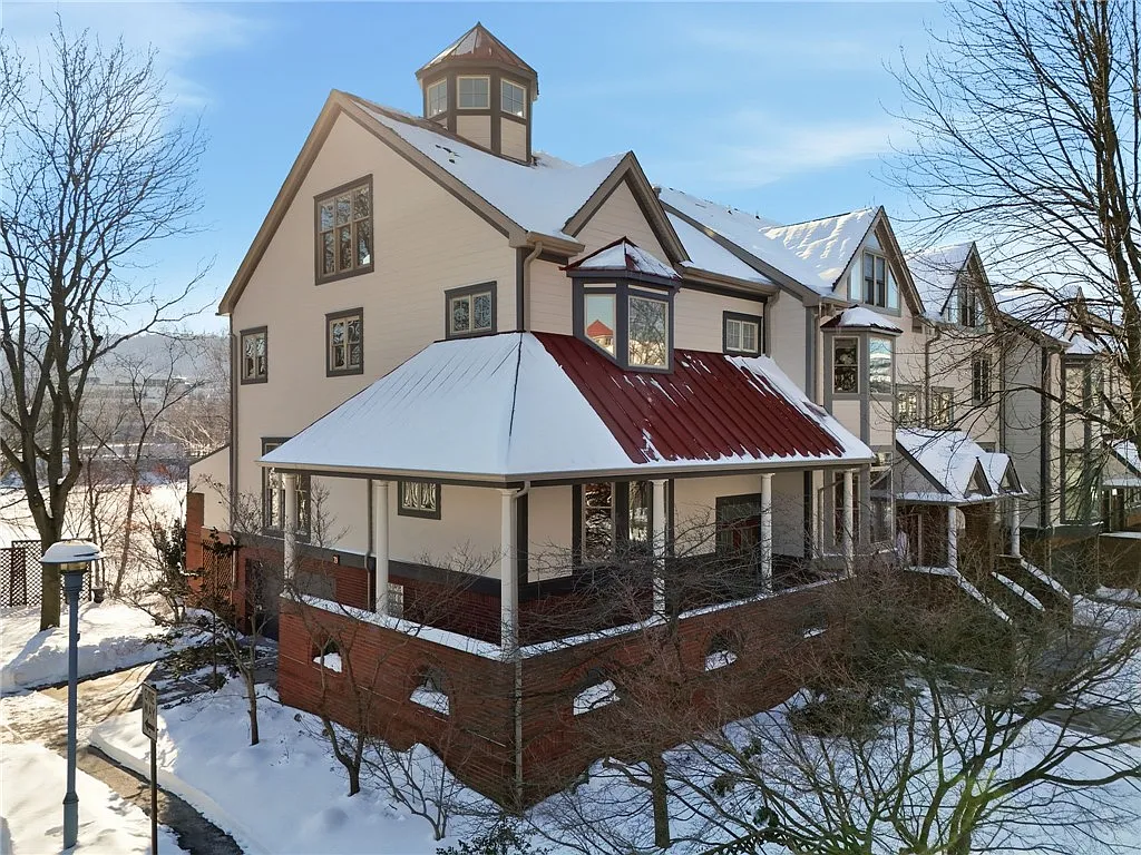 79 Waterfront Dr photo 1
