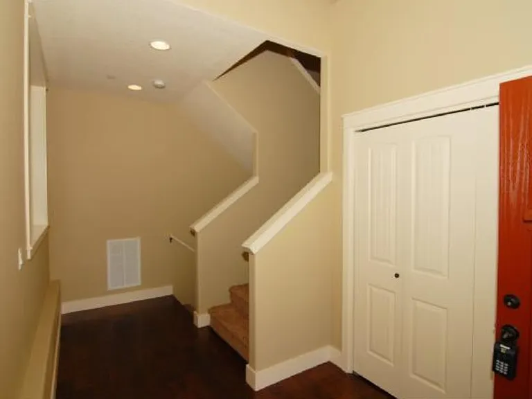 8125 SW 174th Ter — Photo 5