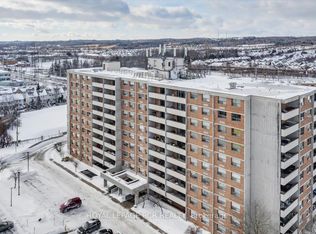 20 William Roe Blvd #904, Newmarket, ON L3Y5V6