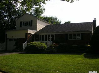 89 Parkview St, Plainview, NY