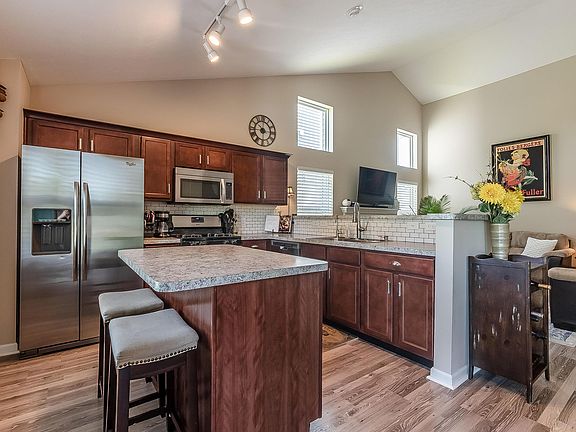 5th image of 8991 Emerald Hill Dr