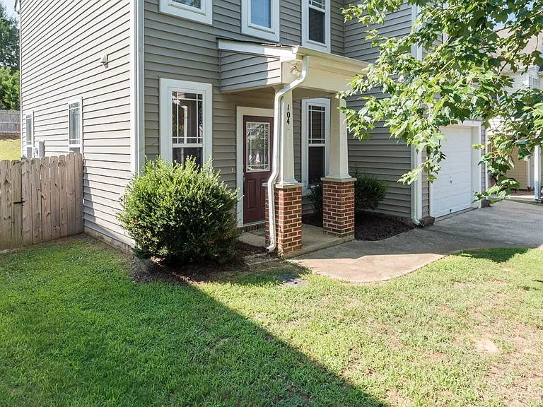 104 Hutson Ln — Photo 25